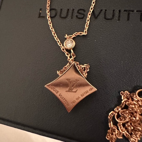 Louis Vuitton Blossom Star PendantPink gold Mother-of-Pearl 18K diamond Necklace - Picture 2 of 9